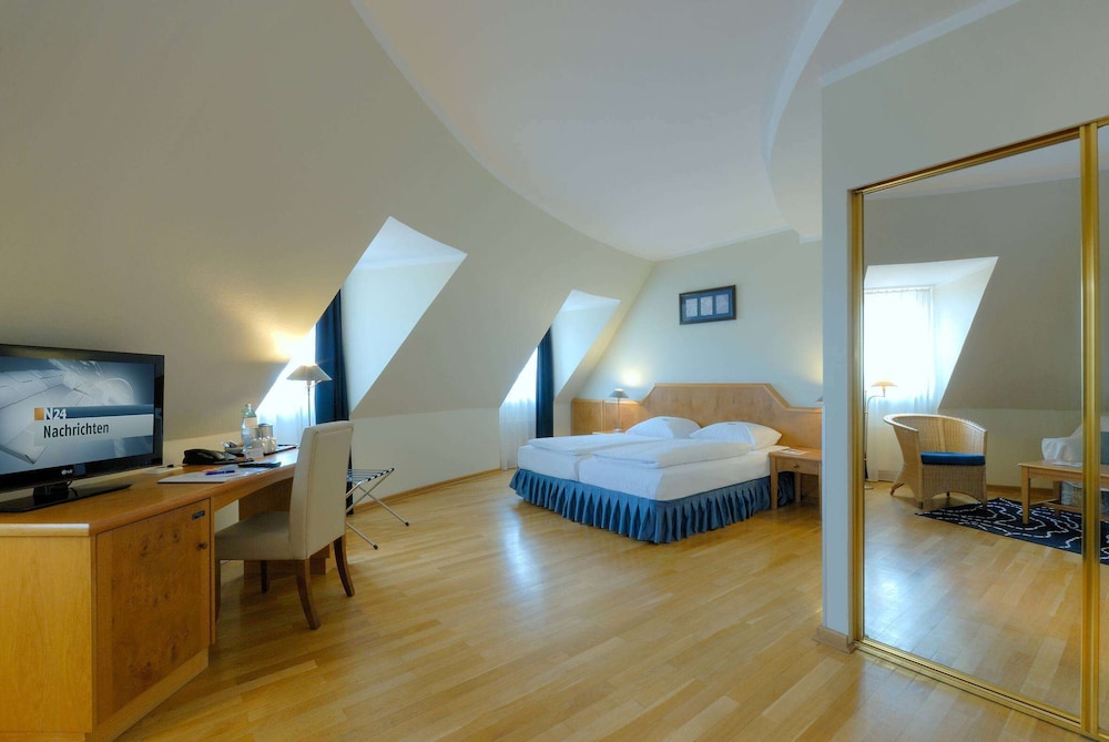 Golden Tulip Lubecker Hof 8/32