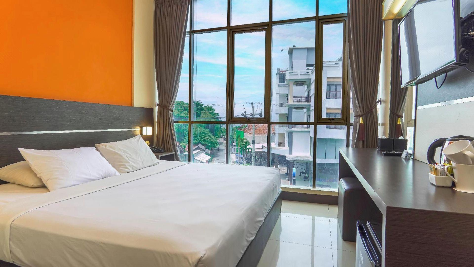 Deluxe, Suite, Double Bed, Street View