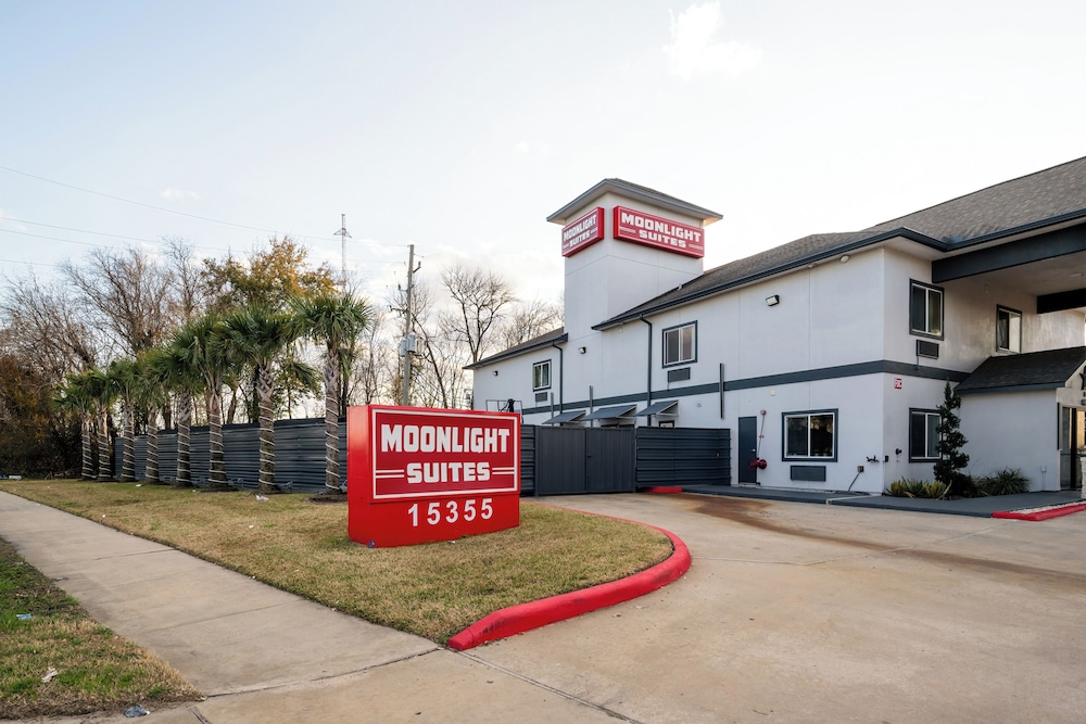 Moonlight Suites 57/65