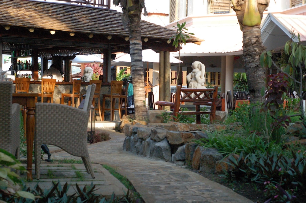 Aanari Hotel and Spa 72/82