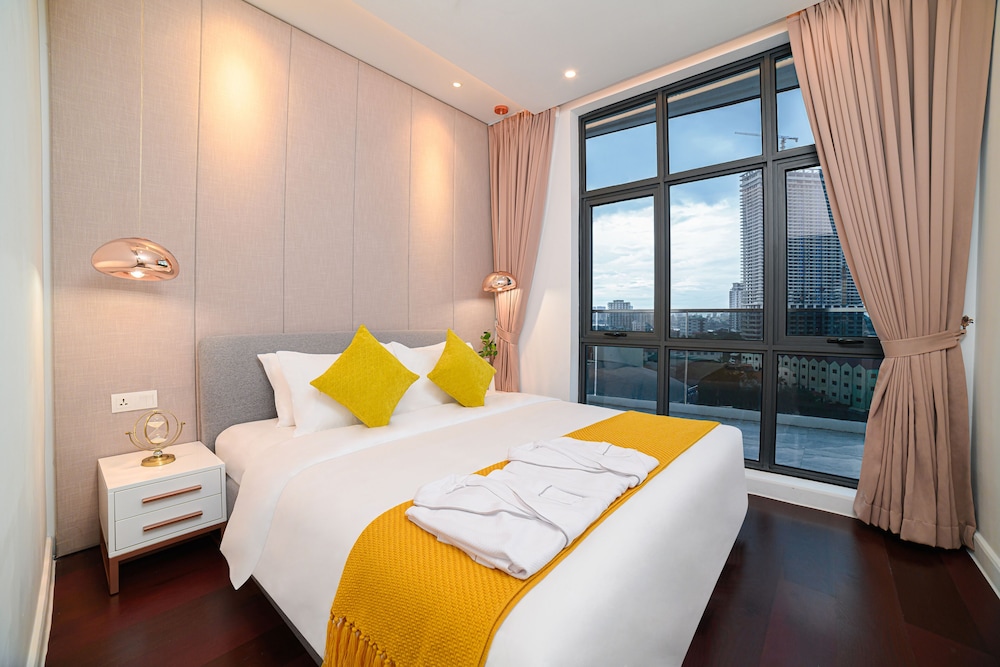 3 BEDROOMS, EXECUTIVE, SUITE