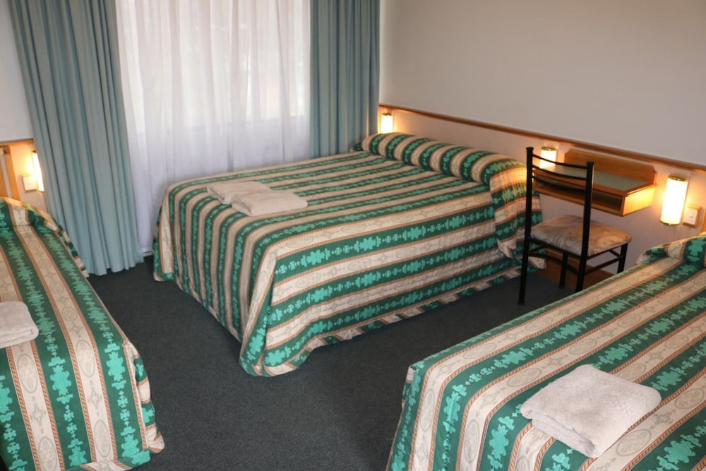 The Hermitage Motel 12/26