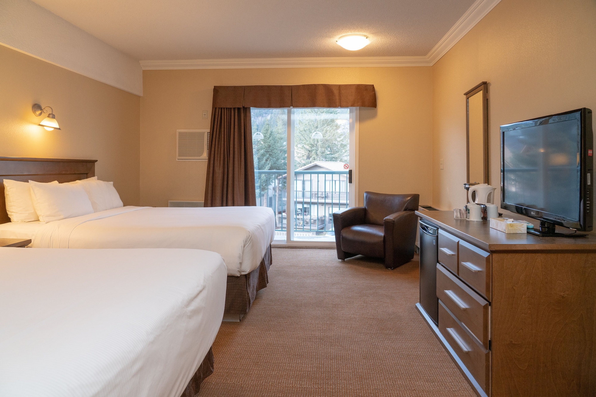 SUPERIOR, 2 QUEEN BEDS, BALCONY