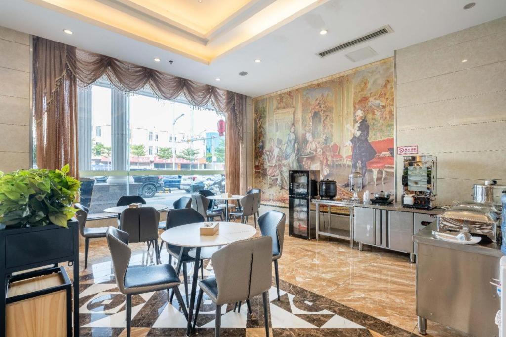 Vienna 3 Best Hotel (Dongguan Liaobu Shida Road) 50/55