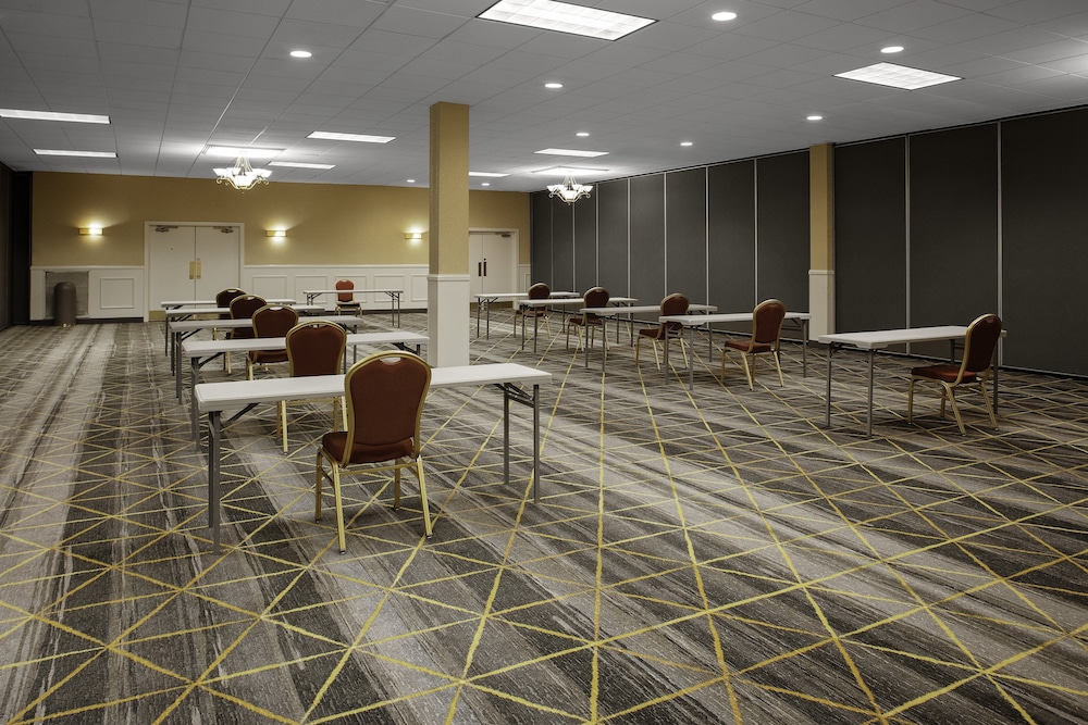 Holiday Inn Suites Boston Peabody 49/62