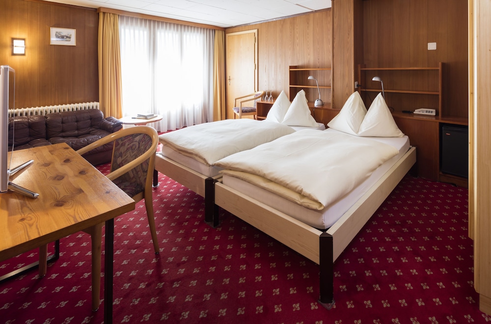 HOTEL CONTINENTAL 9/43