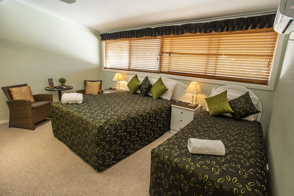 Ainslie Manor Bed and Breakfast 57/66