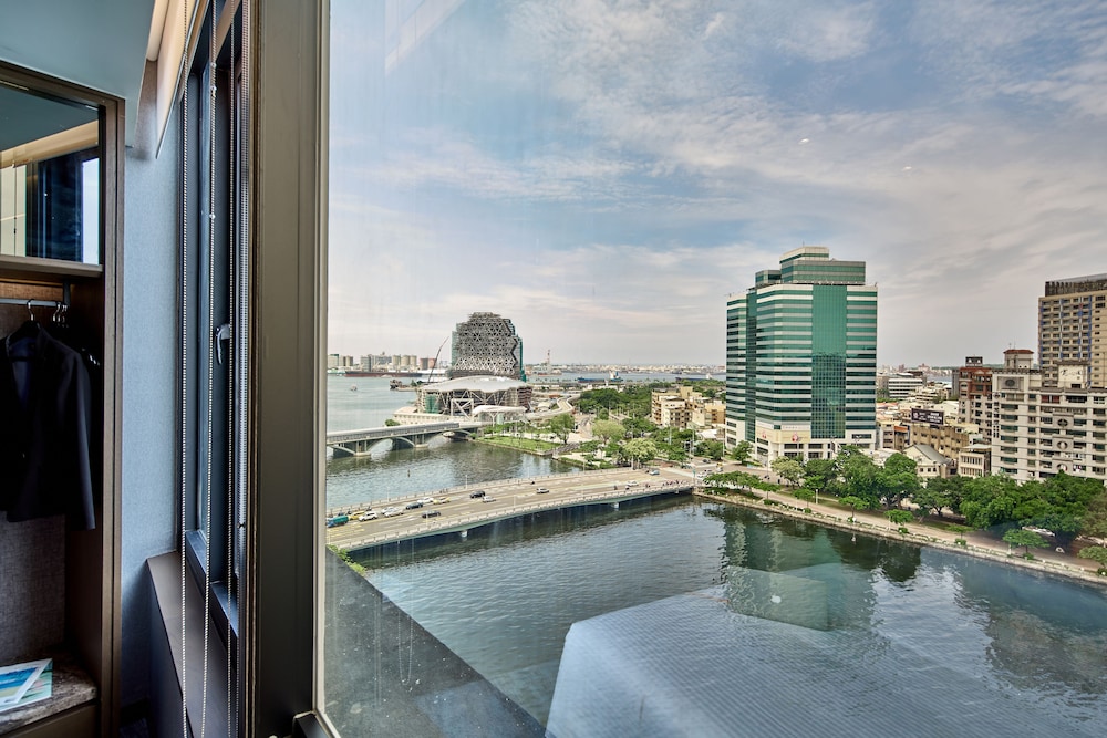 HARBOUR 10 HOTEL 64/69