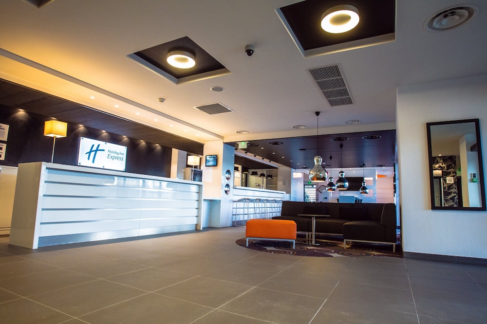 HOLIDAY INN EXPRESS DIJON 9/69
