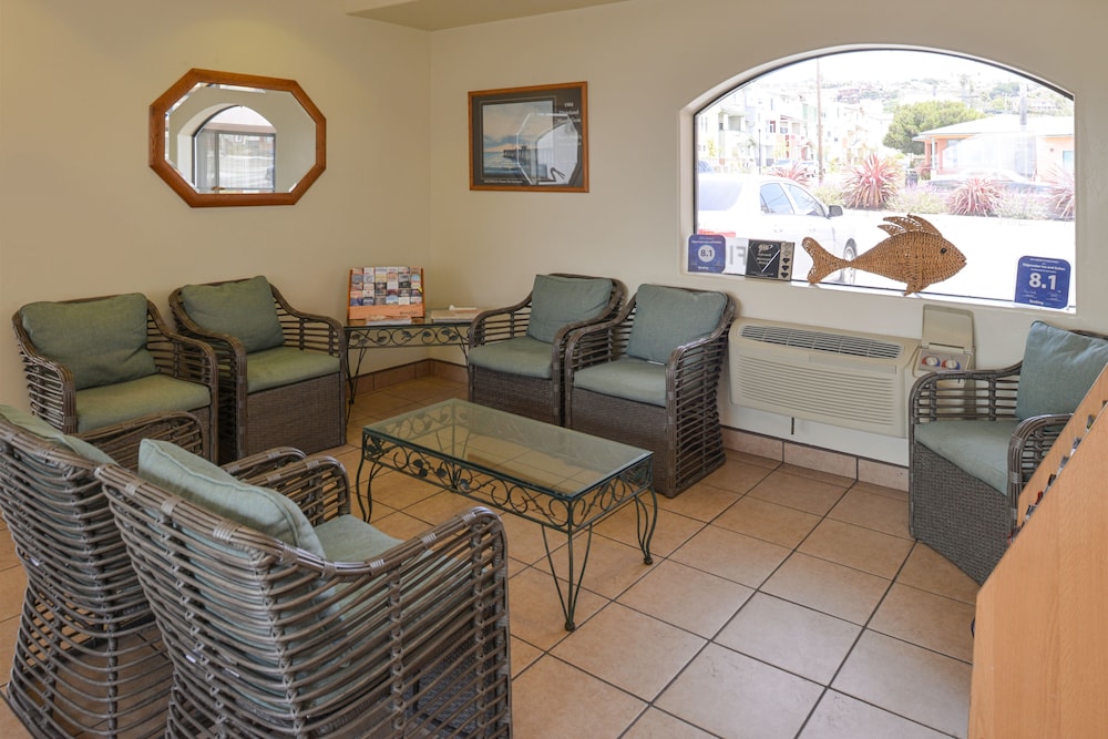 Edgewater Inn And Suites 50/76