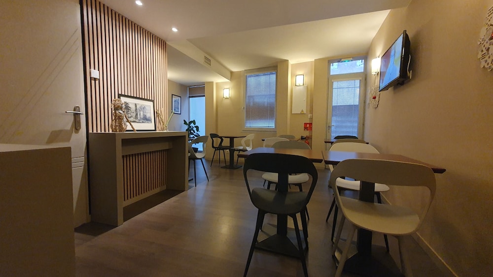 Ruthenium Hotel 14/22