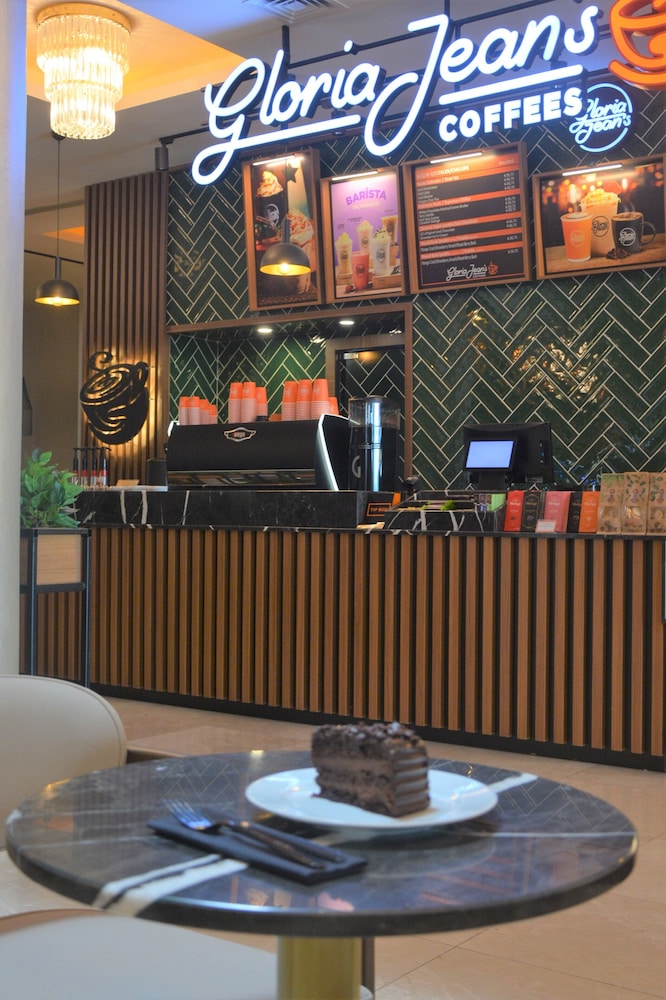 Royal Comfort Hotel 46/50