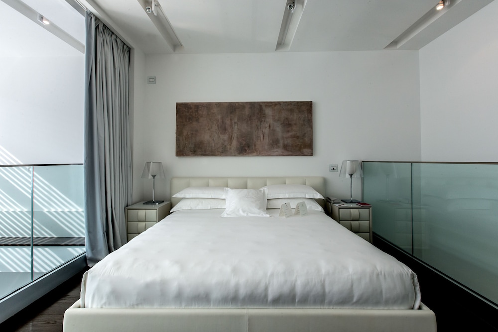 PRESIDENTIAL, SUITE