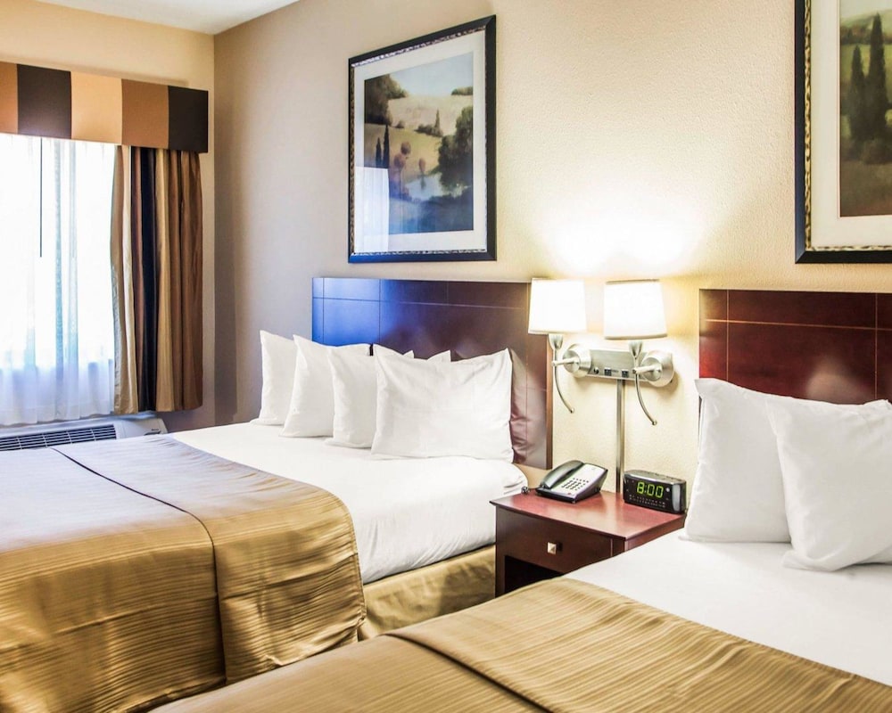 Quality Inn & Suites Peoria 12/50
