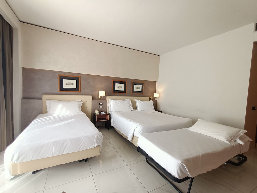 Plus, Comfort, 1 Queen and 1 Single Bed