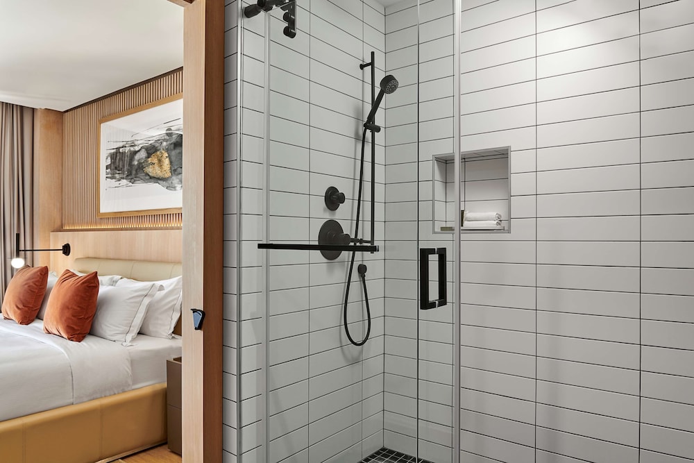 Hilton Toronto Airport Hotel & Suites 10/79