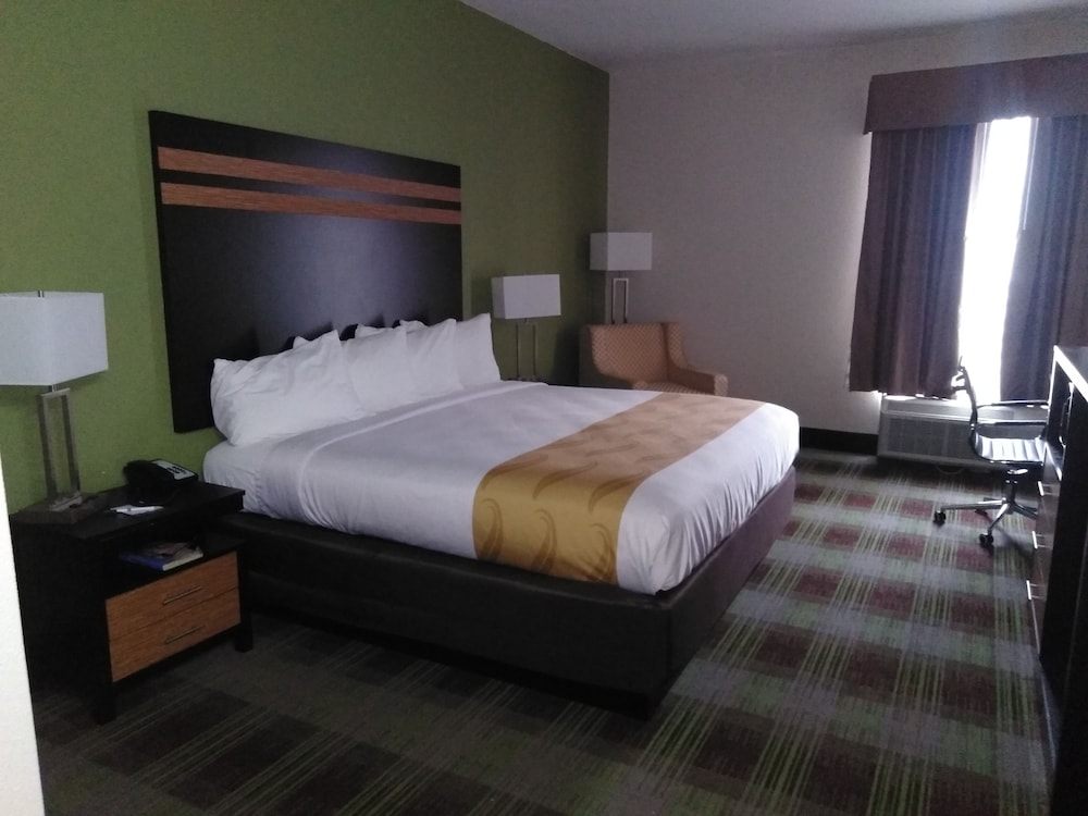 Quality Inn & Suites Mount Vernon 5/17