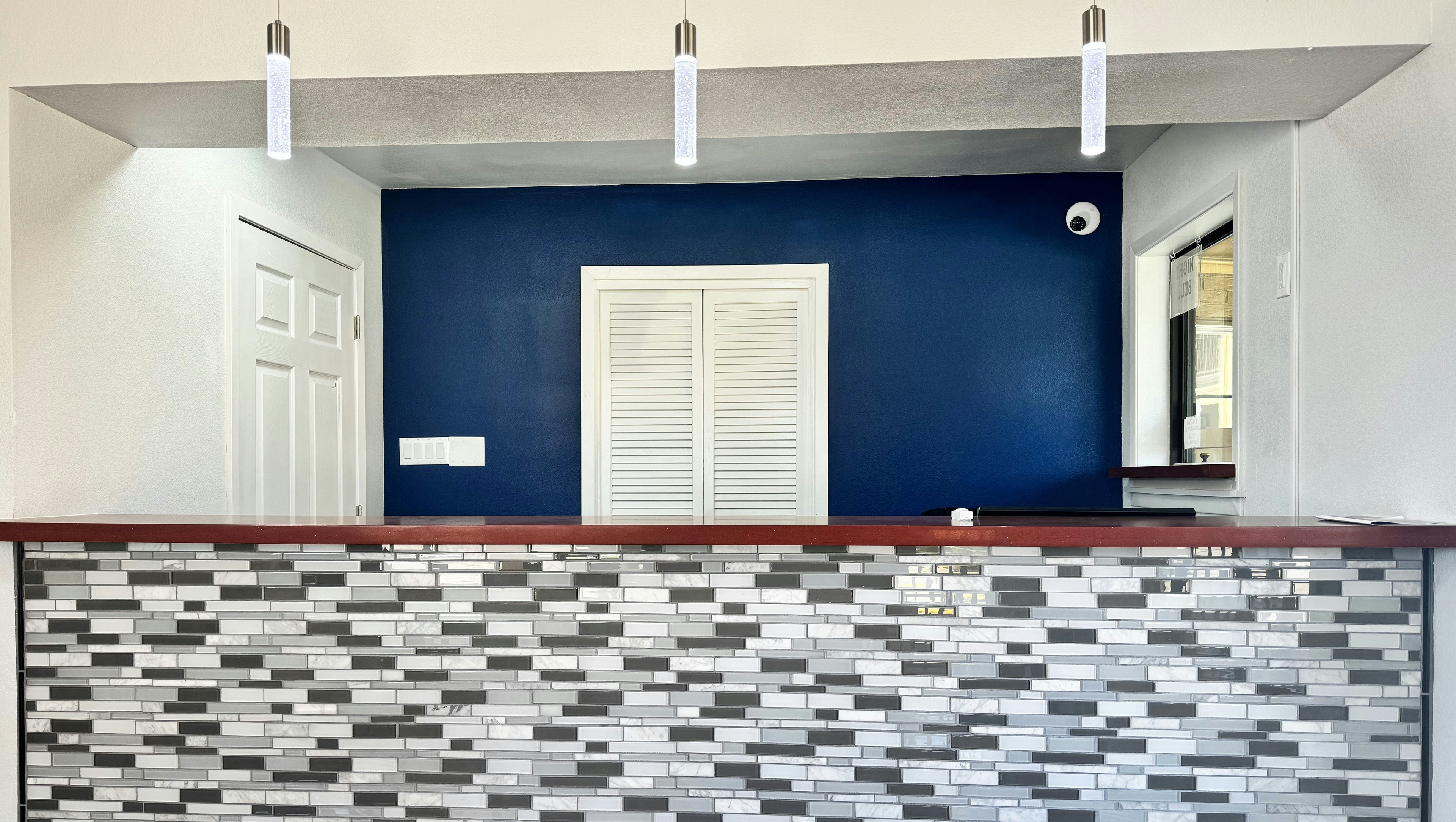 Xecutive Inn and Suites 8/37