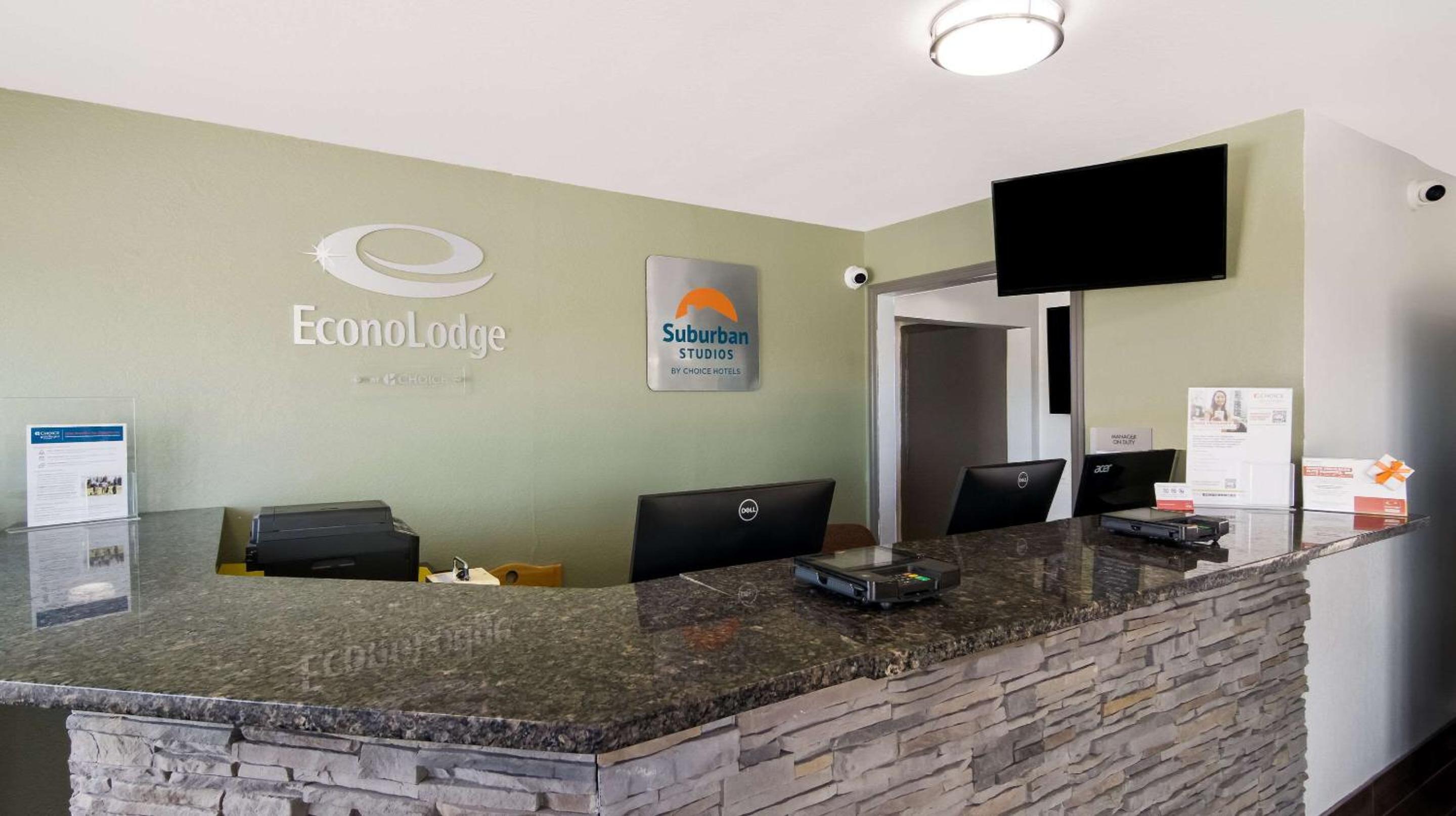 Econo Lodge Portage 28/40