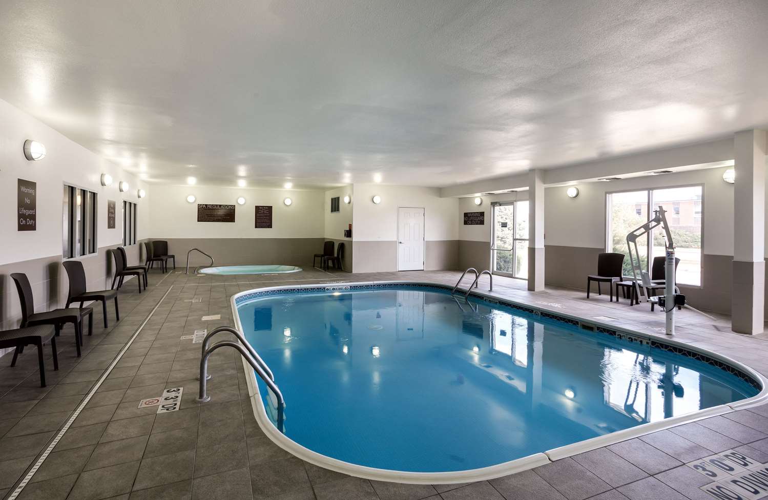 Comfort Suites Lincoln North 4/10