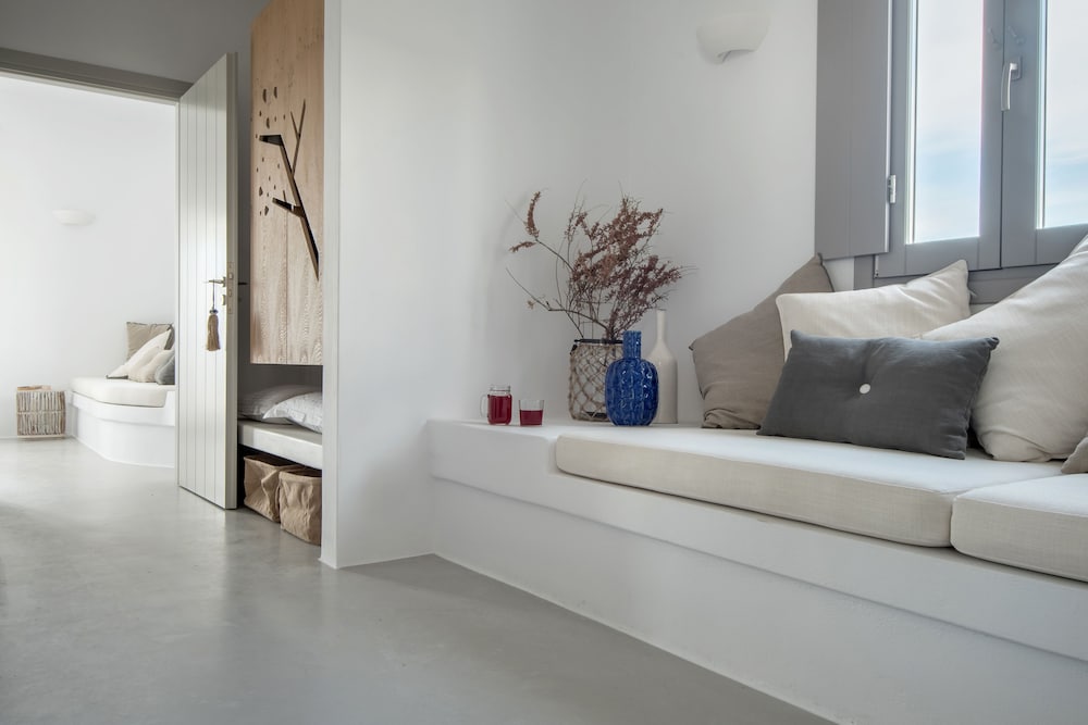 Seven Suites 32/50