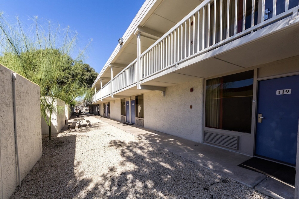 Motel6 Uvalde, TX 42/51