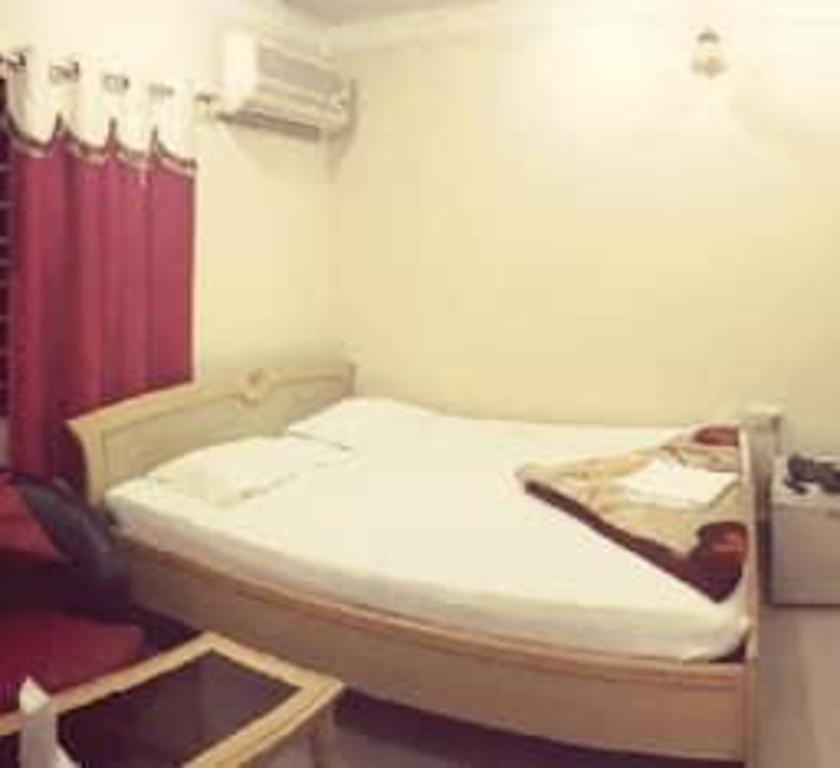 HOTEL ROYAL GARDEN 33/40