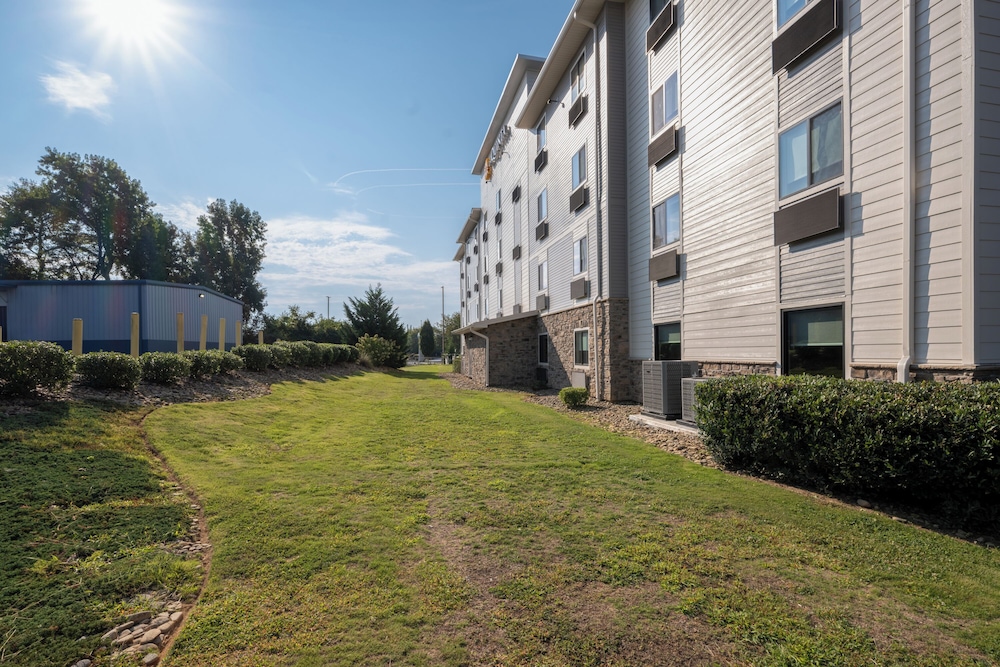 La Quinta Inn & Suites by Wyndham Greenville 57/61