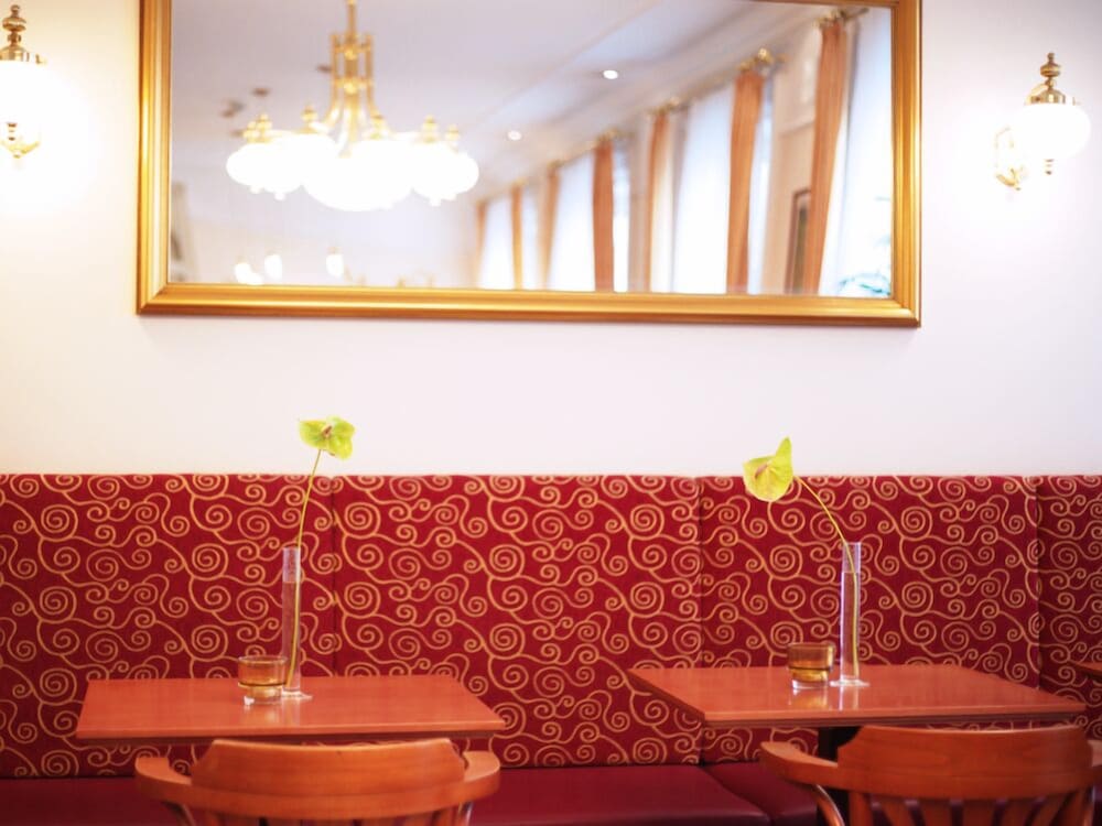 HOTEL DREI KRONEN VIENNA CITY 65/74