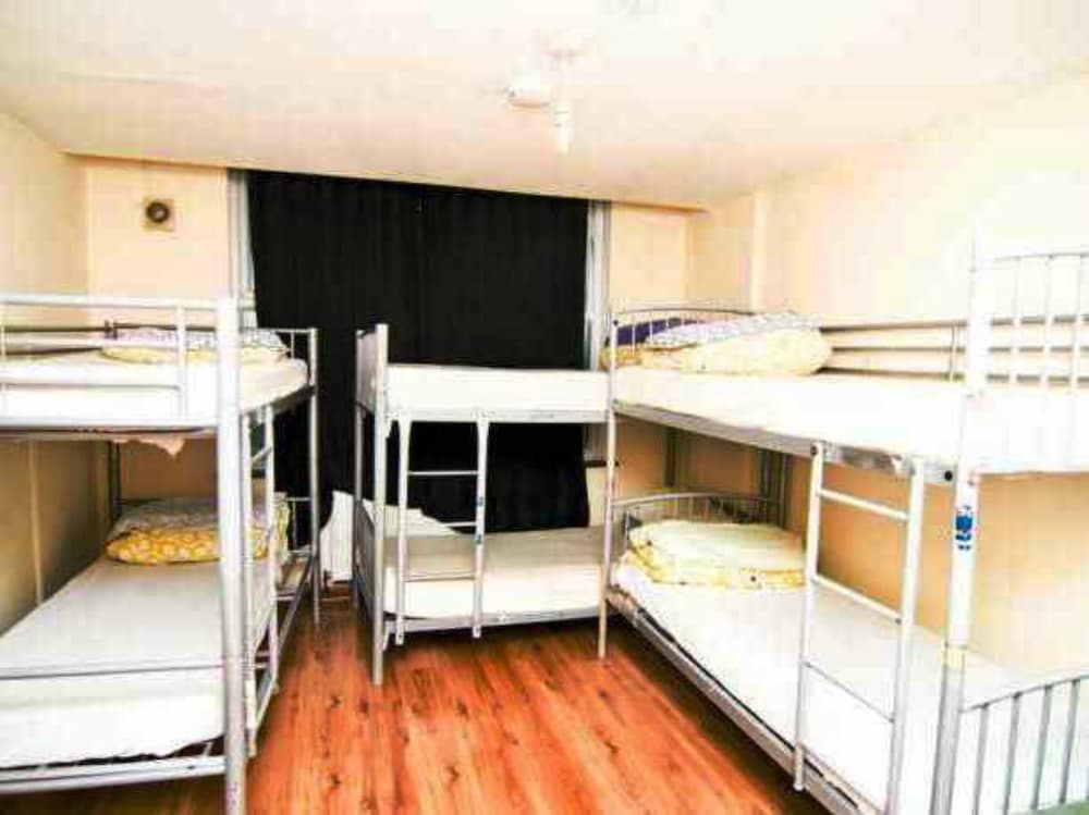 MIXED DORM, BASIC, 8 BEDS, SHARED BATHROOM