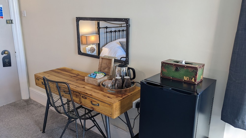 Oaklands Guest House 4/50