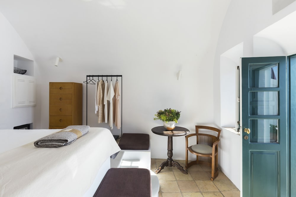 Junior Suite, Studio, King Bed, Pool Access، The Vasilicos 3/3