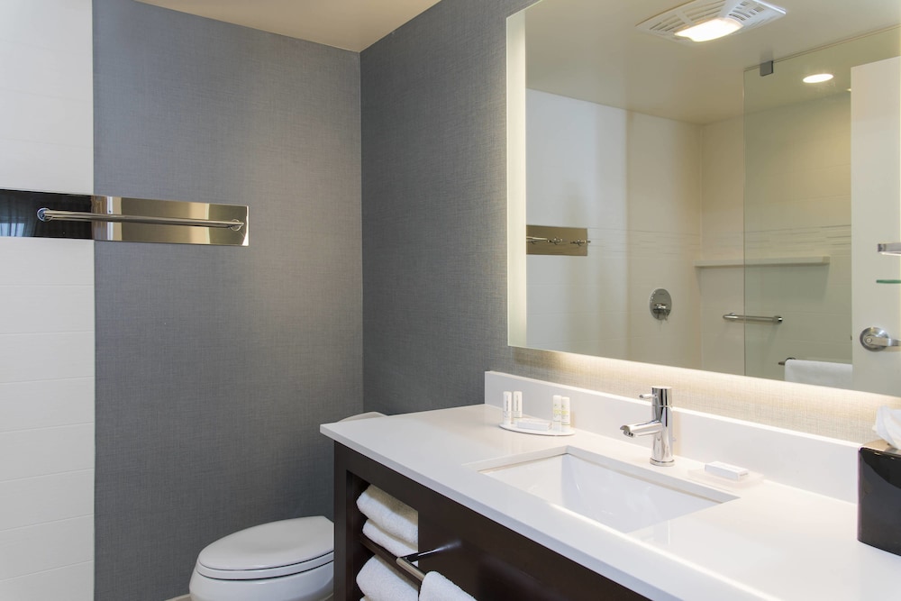 Residence Inn Milwaukee West 5/34