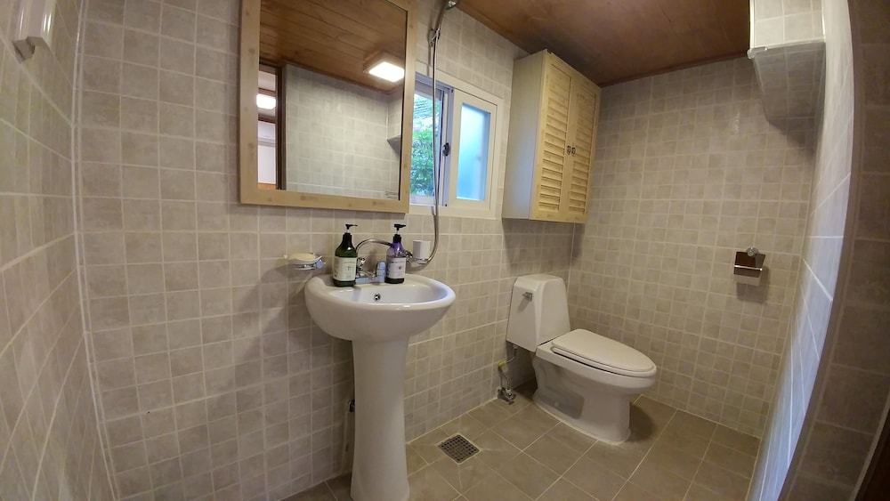 So Hyeon Dang Hanok Guesthouse 8/67