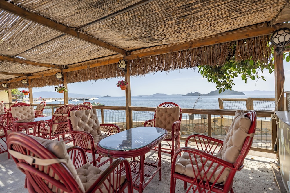 MAXSEA Beach Hotel 30/44