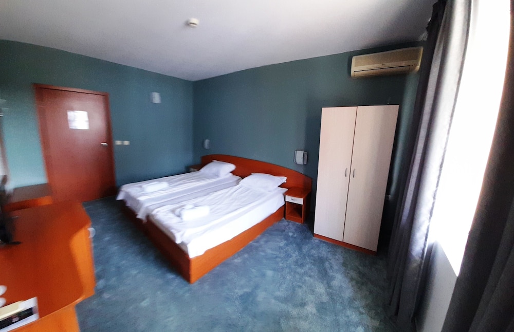Hotel Saga 11/49