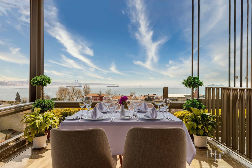 Amiral Palace Boutique Hotel 62/74