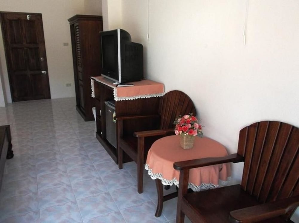 Panupong Hotel 17/22