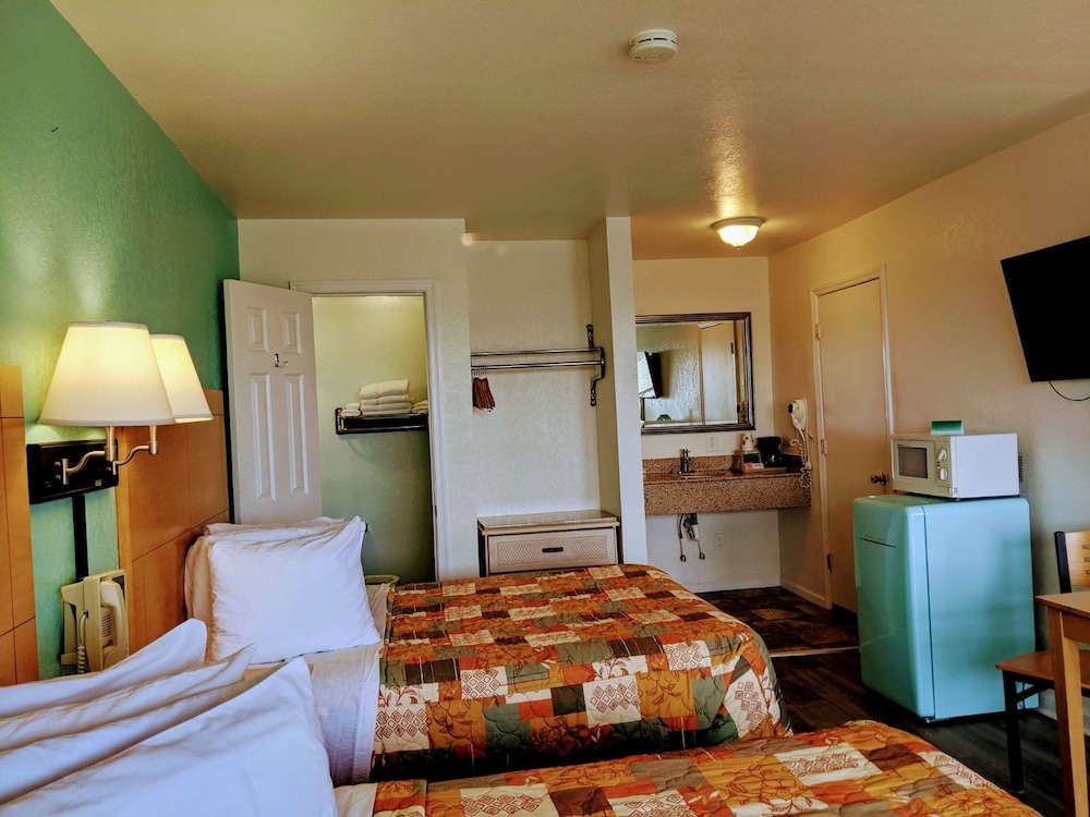 Rodeway Inn And Suites 42/71