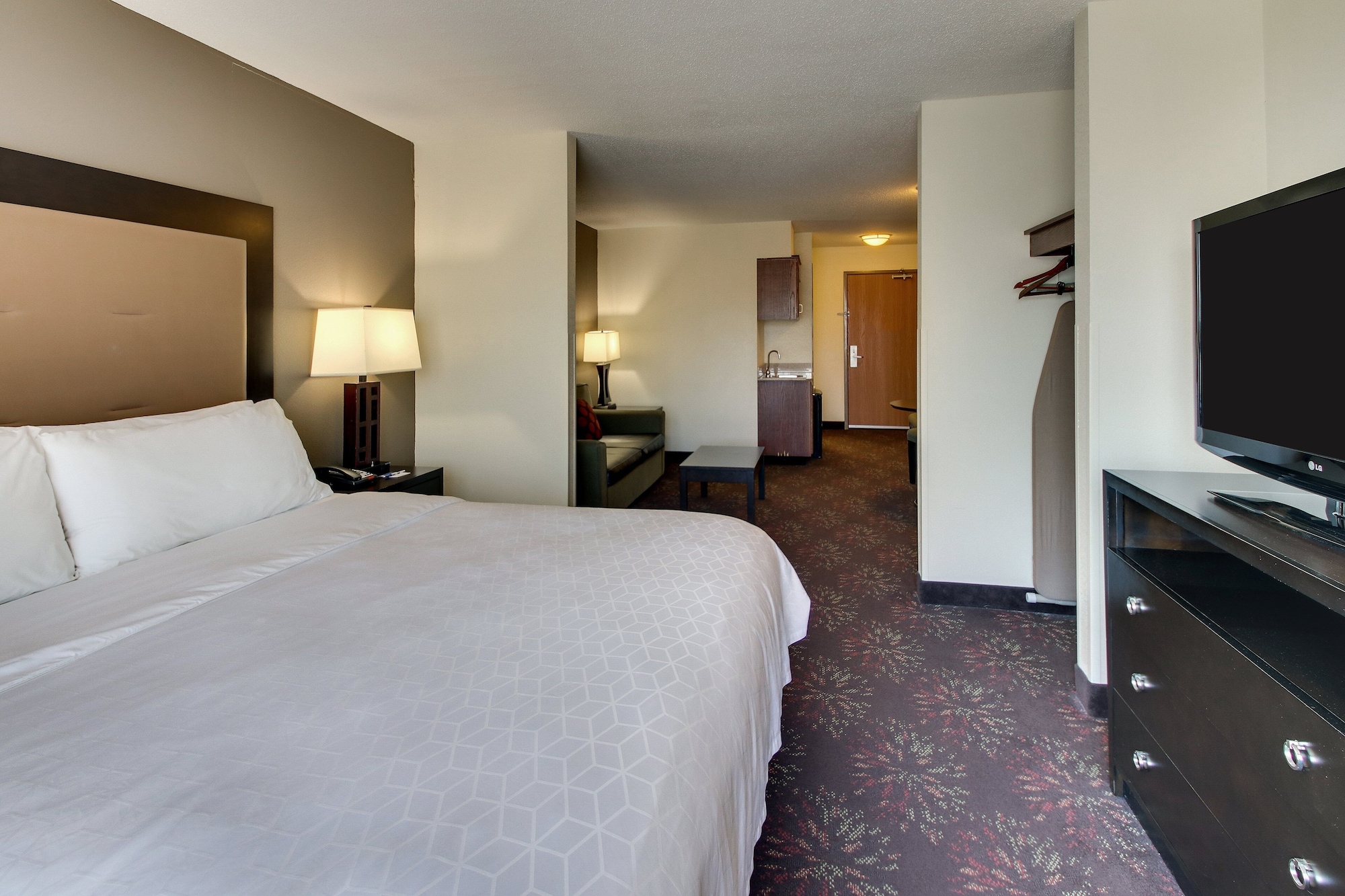 جناح بسرير كينج مع أريكة
