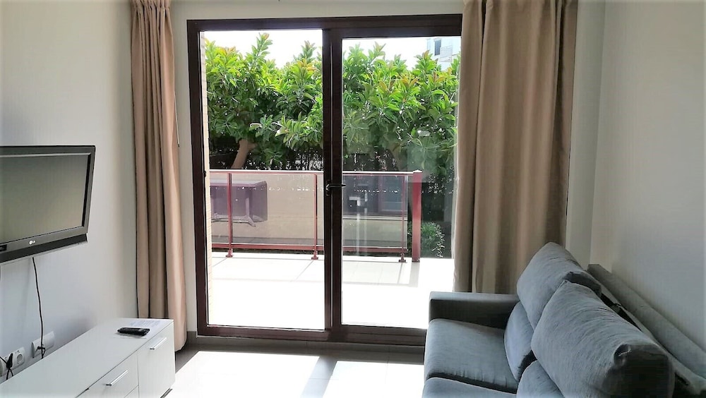 El Faro Aparthotel 8/36