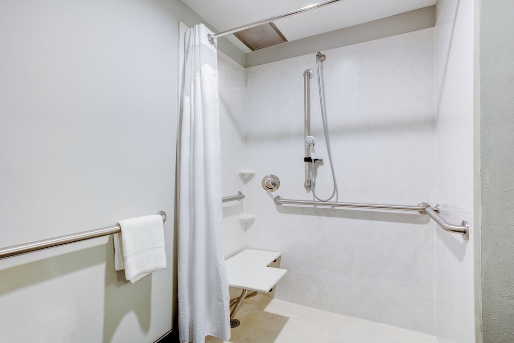 Holiday Inn Hotels And Suites Lafayette North 55/55