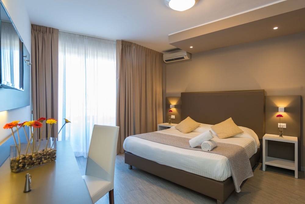 SUPERIOR, DOUBLE BED, CITY VIEW, BALCONY