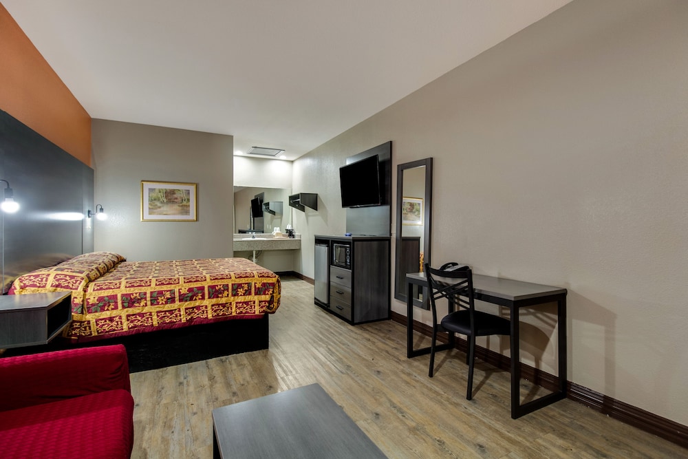 Executive Inn & Suites 10/21