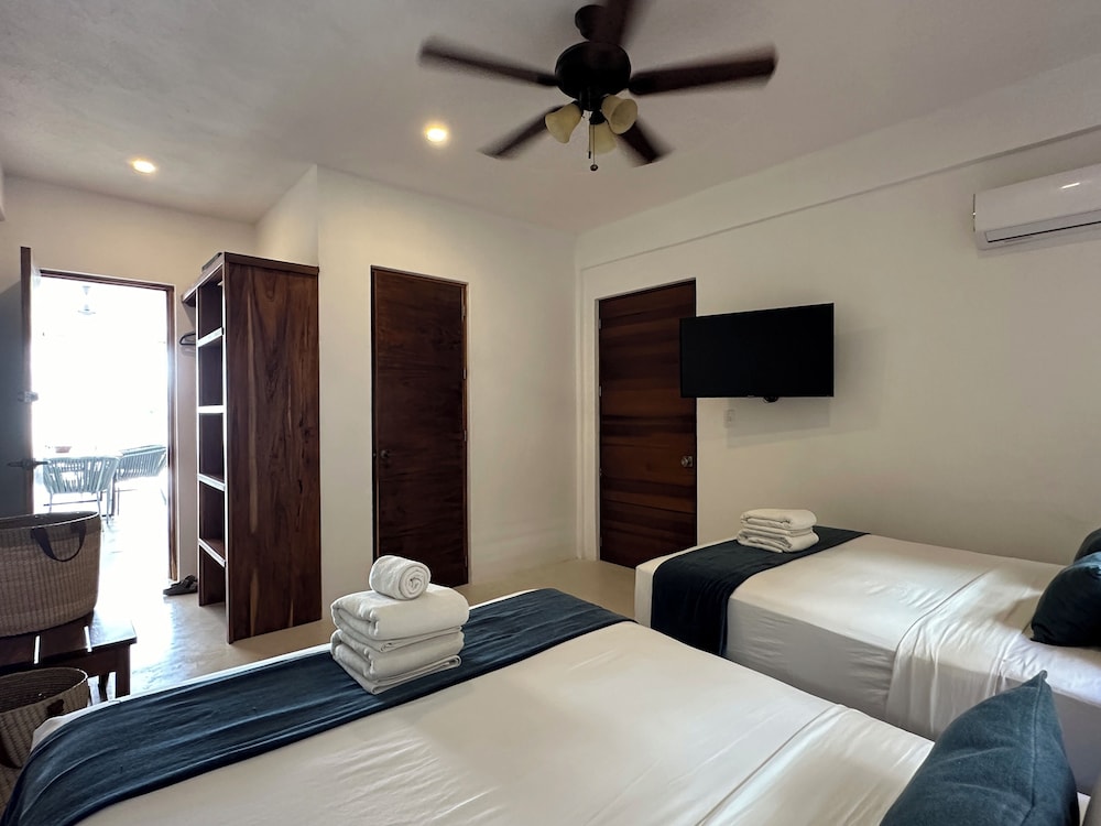 Noah Beach Hotel and Suites 18/55