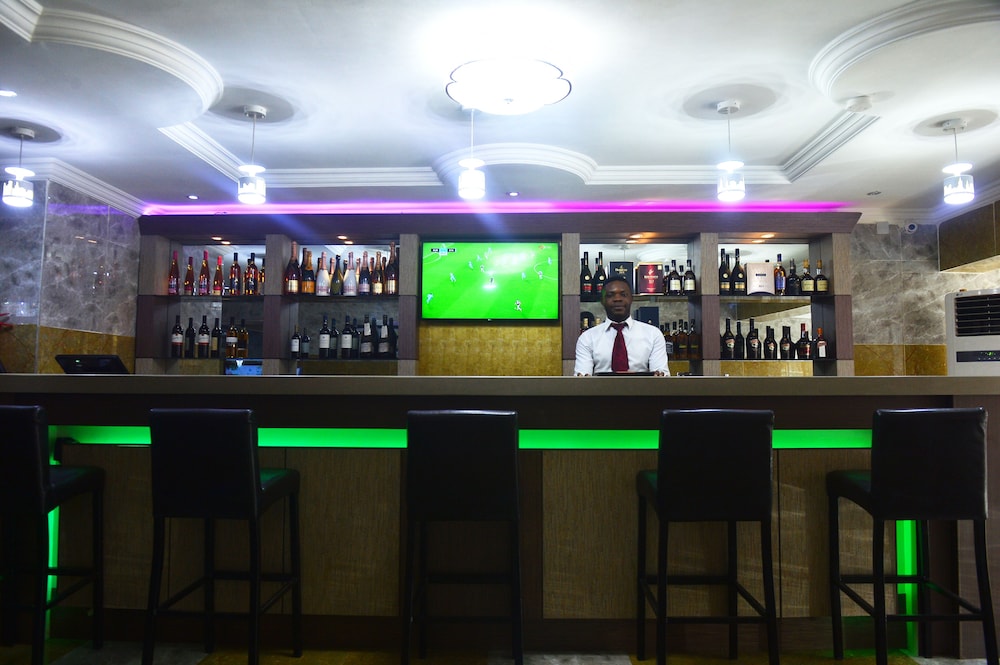 R & A CITY HOTEL 20/30