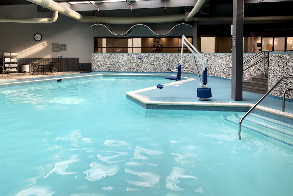 Delta Hotels By Marriott Utica 27/57