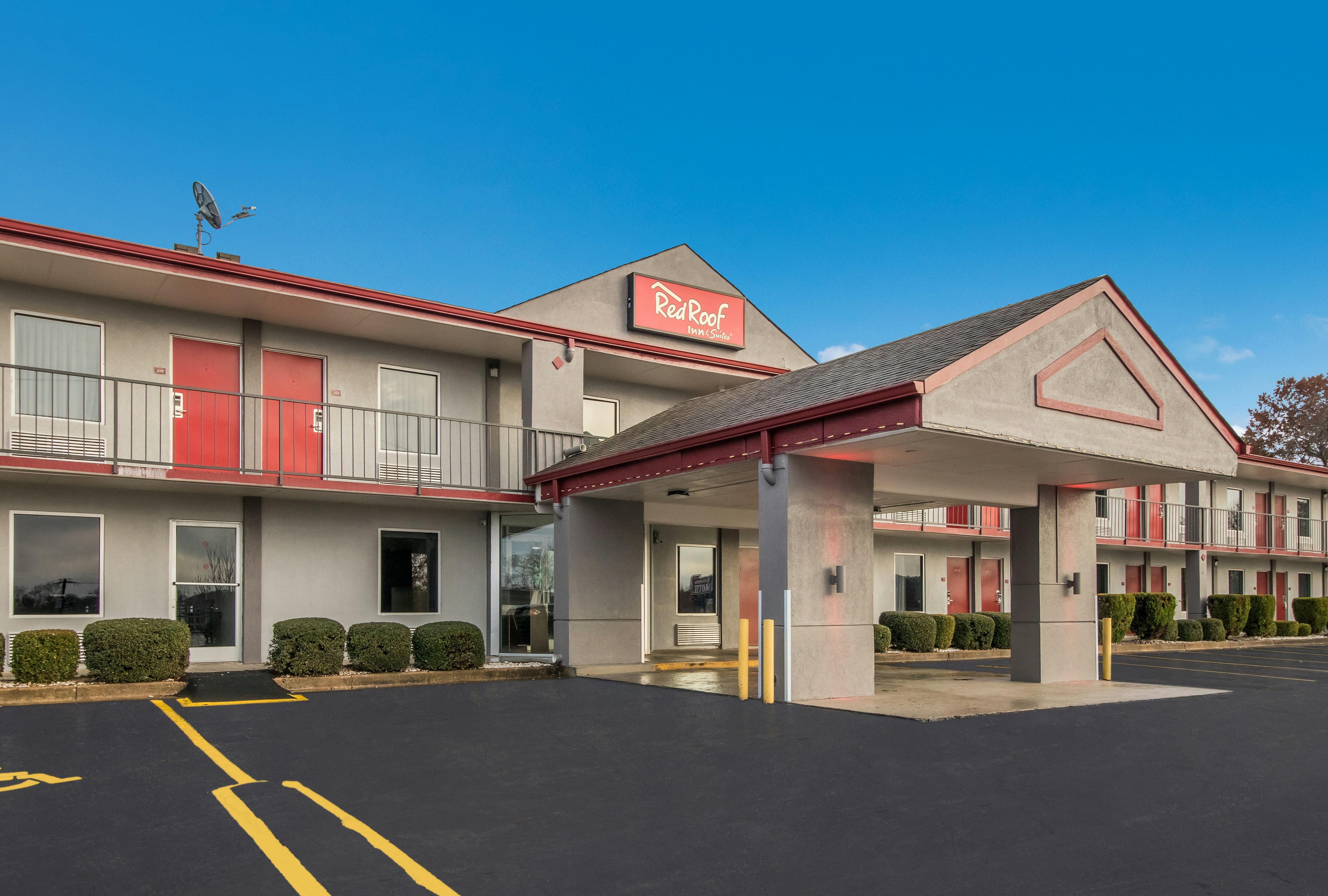 Red Roof Inn and Suites Jackson, TN 7/20