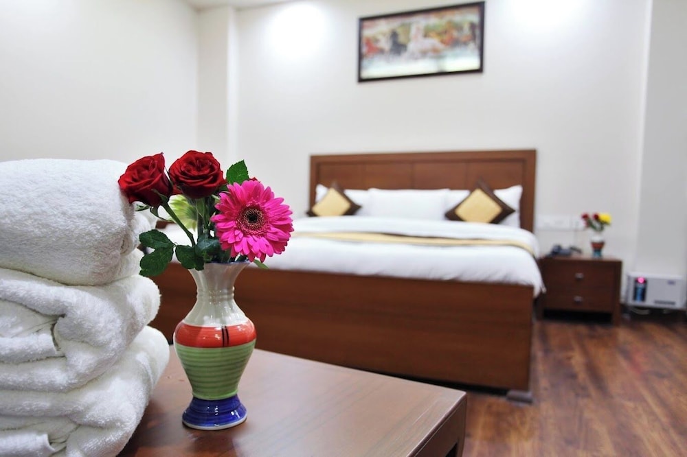 Oyo 5198 Hotel Hcgrand 13/31