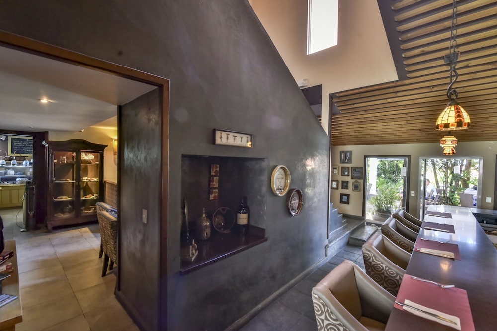 La Riviera Hotel Bed And Breakfast 23/50